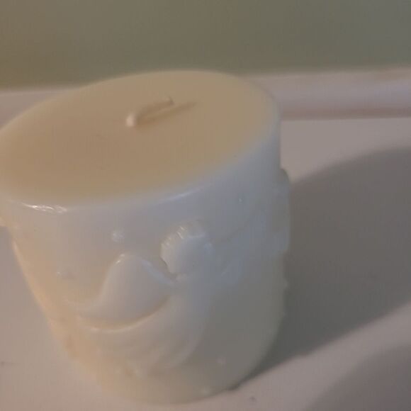 Small Pillar Angel Candle - Picture 3 of 7